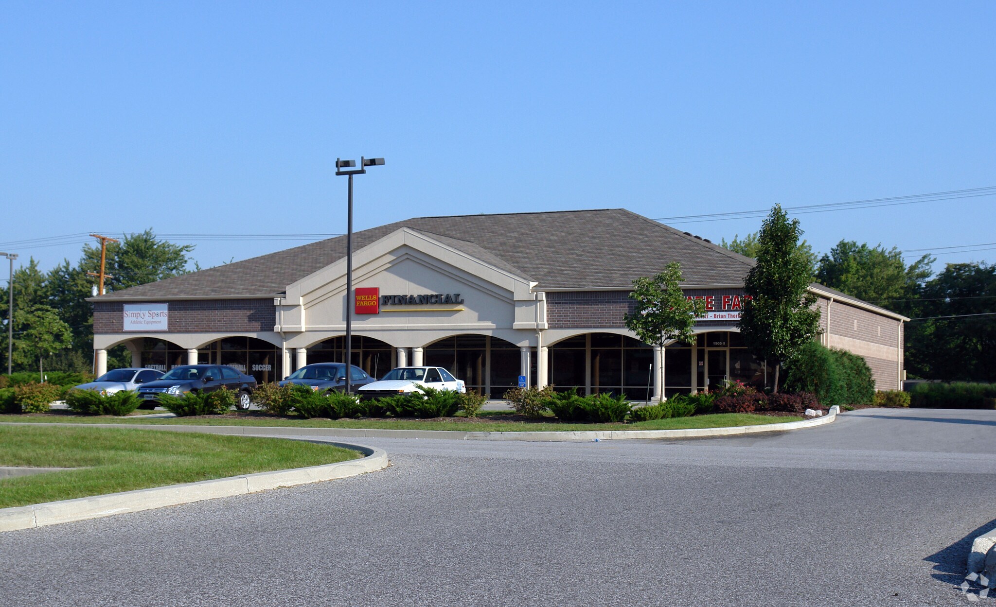1505 W Dupont Rd, Fort Wayne, IN for sale Primary Photo- Image 1 of 1