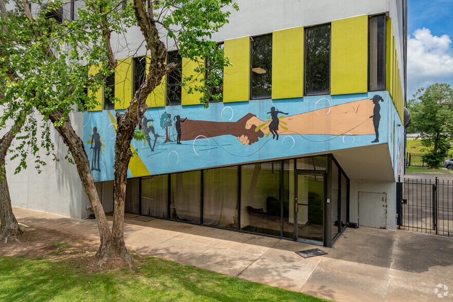 2001 Martin Luther King Jr Dr, Atlanta, GA for lease - Building Photo - Image 2 of 24