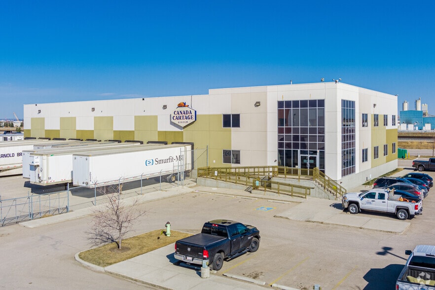 4700 & 4702 102 Av SE, Calgary, AB for lease - Building Photo - Image 1 of 7