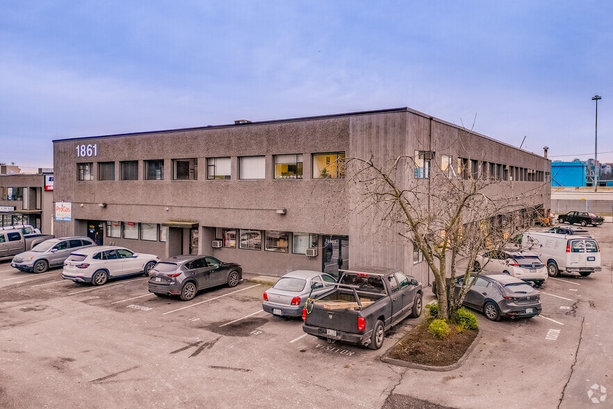 1801-1861 Welch St, North Vancouver District, BC for lease - Building Photo - Image 3 of 4