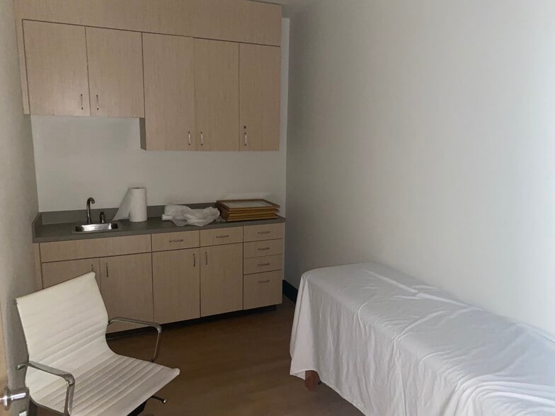 7414 Picardy Ave, Baton Rouge, LA for sale - Building Photo - Image 2 of 15