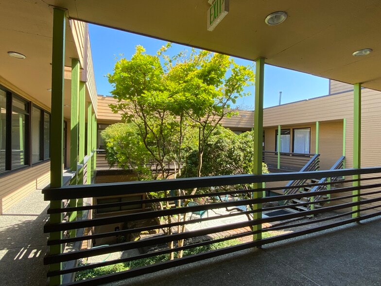 1805 136th Pl NE, Bellevue, WA for lease - Building Photo - Image 1 of 9