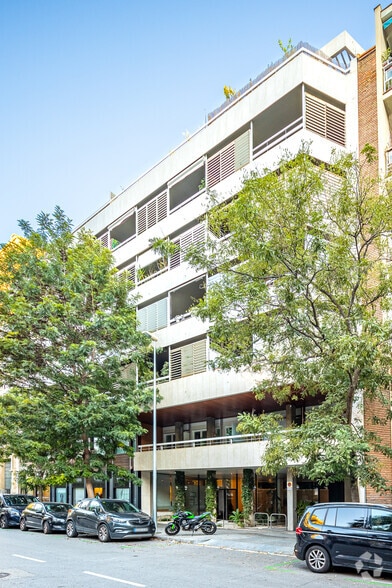 Carrer de Francesc Carbonell, 21-23, Barcelona, Barcelona for lease - Building Photo - Image 1 of 6