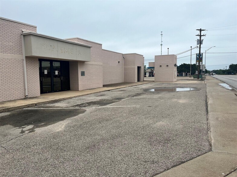 101 N 4th St, Lometa, TX for sale - Building Photo - Image 3 of 16