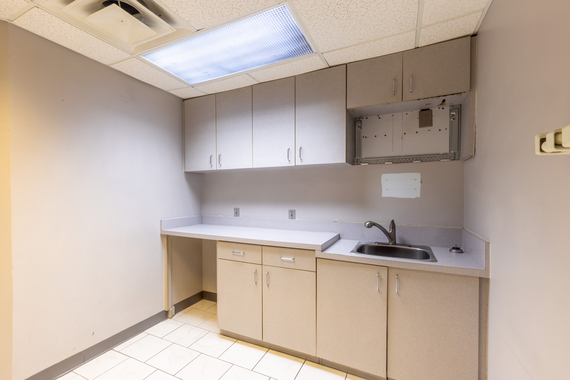 Suite H Interior Photo 7