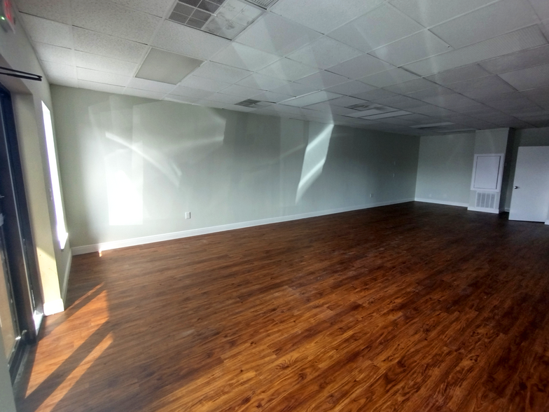 1308 Clearlake Rd, Cocoa, FL for lease - Interior Photo - Image 3 of 7