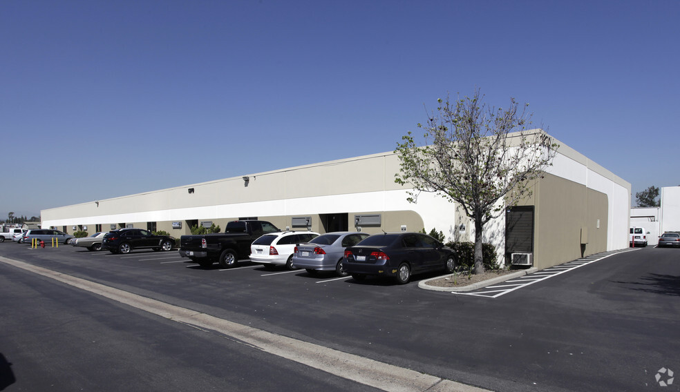 1370 N Dynamics St, Anaheim, CA for lease - Primary Photo - Image 1 of 4