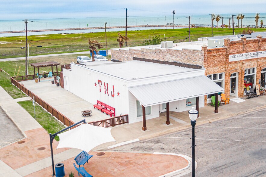 404 S Austin St, Rockport, TX for sale - Building Photo - Image 1 of 1