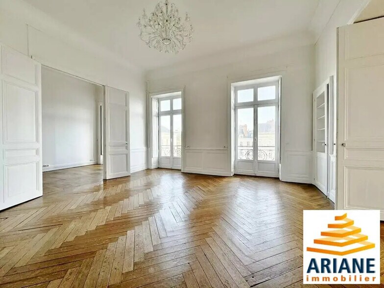 Office in Paris for lease - Interior Photo - Image 2 of 5