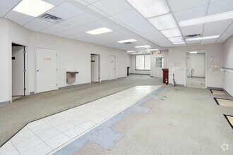 4371-4393 Kevin Walker Dr, Dumfries, VA for lease Interior Photo- Image 2 of 6