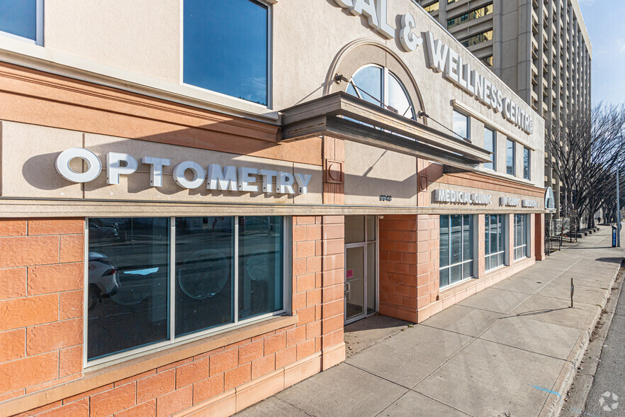 9943 109th St, Edmonton, AB for lease - Primary Photo - Image 1 of 12