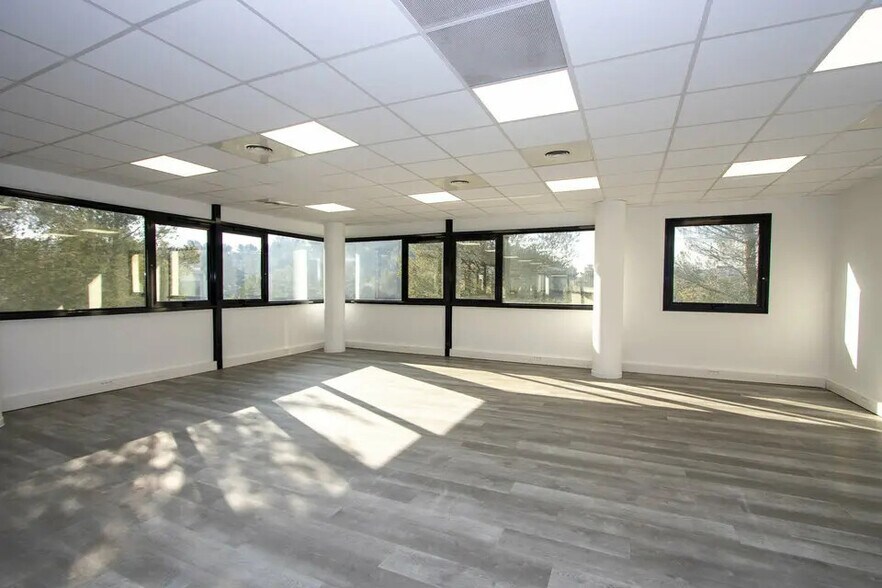 Office in Aix-en-Provence for lease - Interior Photo - Image 2 of 8