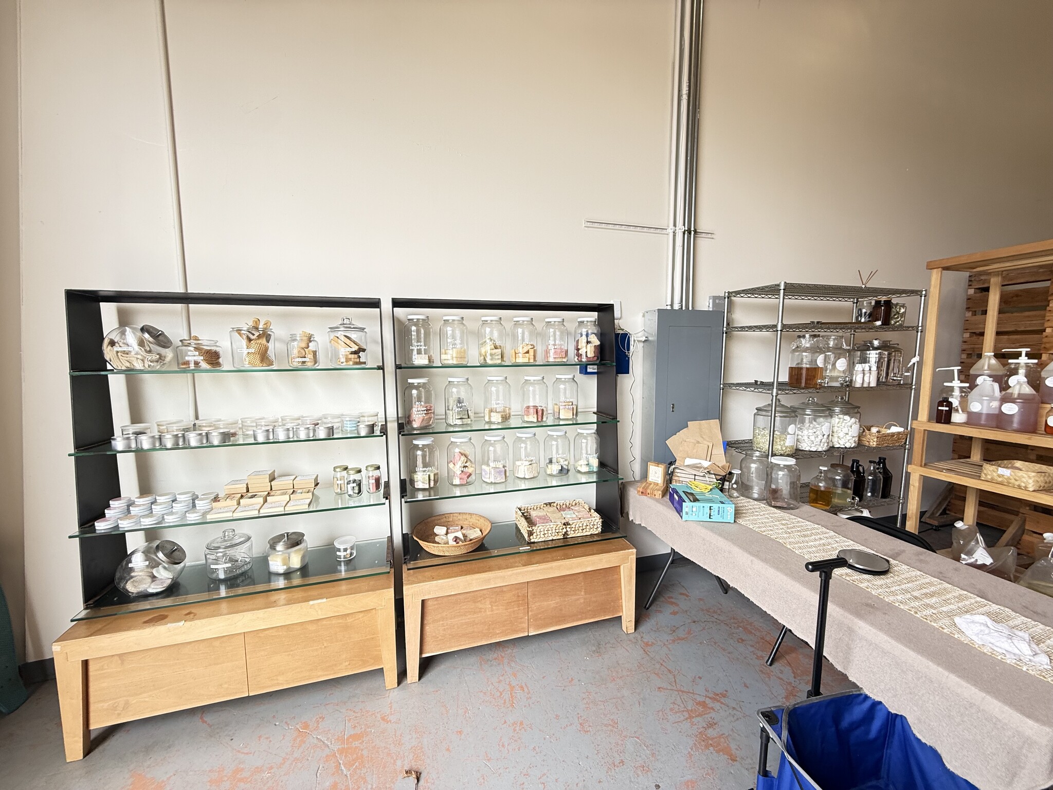 4525 Akia Rd, Kapaa, HI for lease Interior Photo- Image 1 of 4