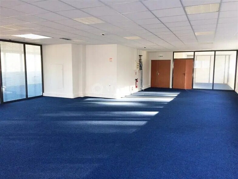 Office in Vendôme for lease - Interior Photo - Image 2 of 8