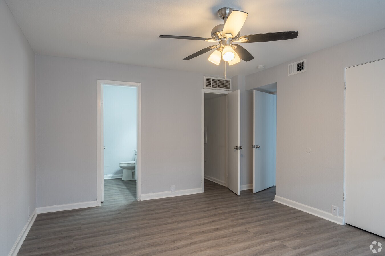 666 Maxey Rd, Houston, TX 77013