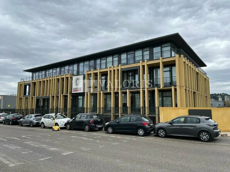 Office in Aix-en-Provence for lease - Building Photo - Image 2 of 9