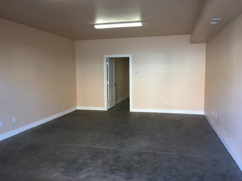 1464 E Ridge St, Washington, UT for lease - Interior Photo - Image 3 of 8