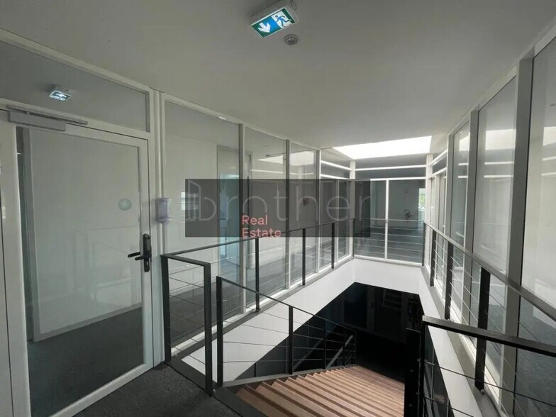 Office in Floirac for lease - Interior Photo - Image 3 of 6
