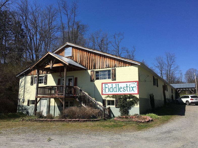 37 Library St, Mars Hill, NC 28754