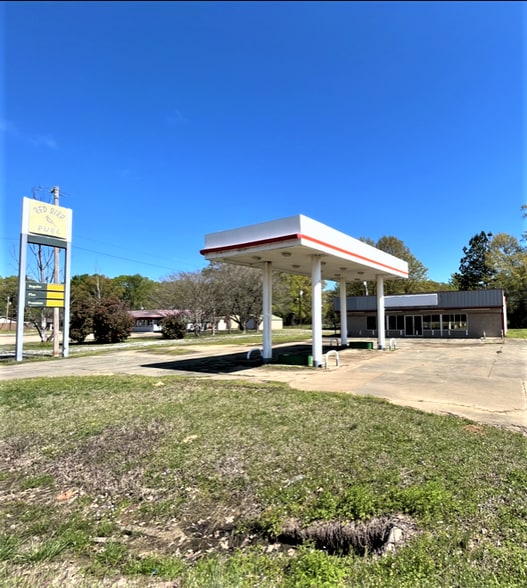 394 Houston Dr, Maud, TX 75567