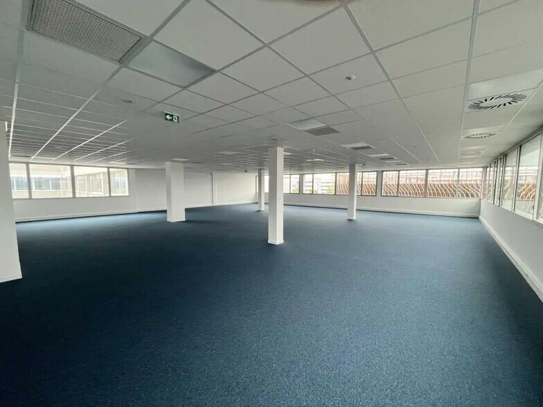 Office in Rennes for lease - Building Photo - Image 2 of 5