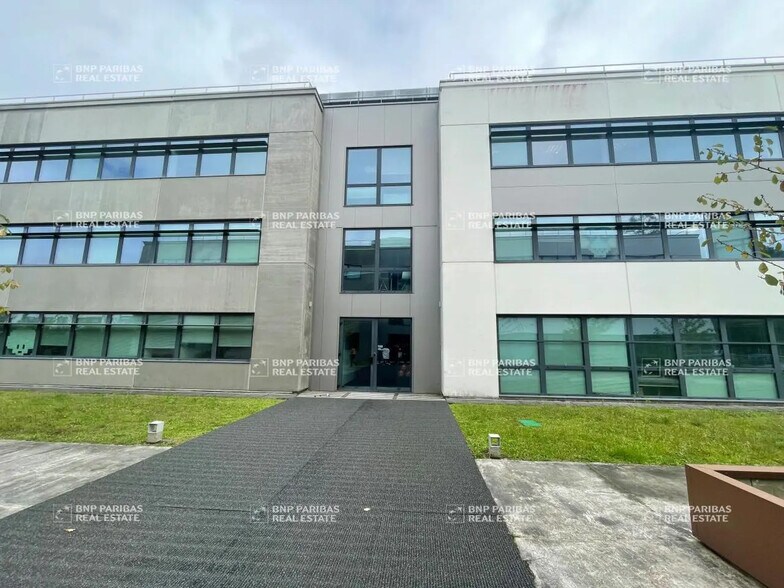 5-7 Impasse Serge Reggiani, Saint-Herblain for lease - Building Photo - Image 3 of 13