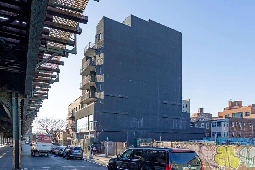 2039 Westchester Ave, Bronx, NY for lease - Primary Photo - Image 3 of 4