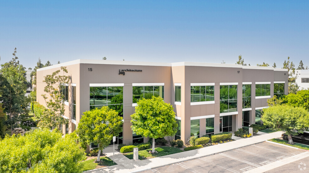 15 Hubble, Irvine, CA for lease - Building Photo - Image 1 of 8