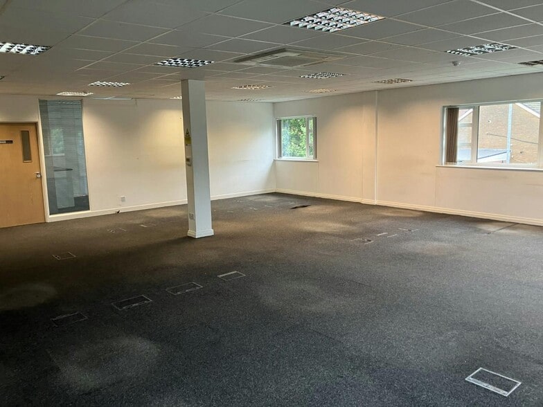 2 The Quadrant, Green Ln, Heywood for lease - Building Photo - Image 3 of 19
