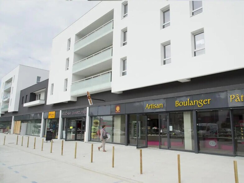 Retail in Vannes for sale - Building Photo - Image 1 of 4