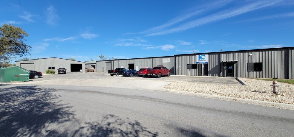 224 Investment Loop, Hutto, TX for lease - Building Photo - Image 1 of 16