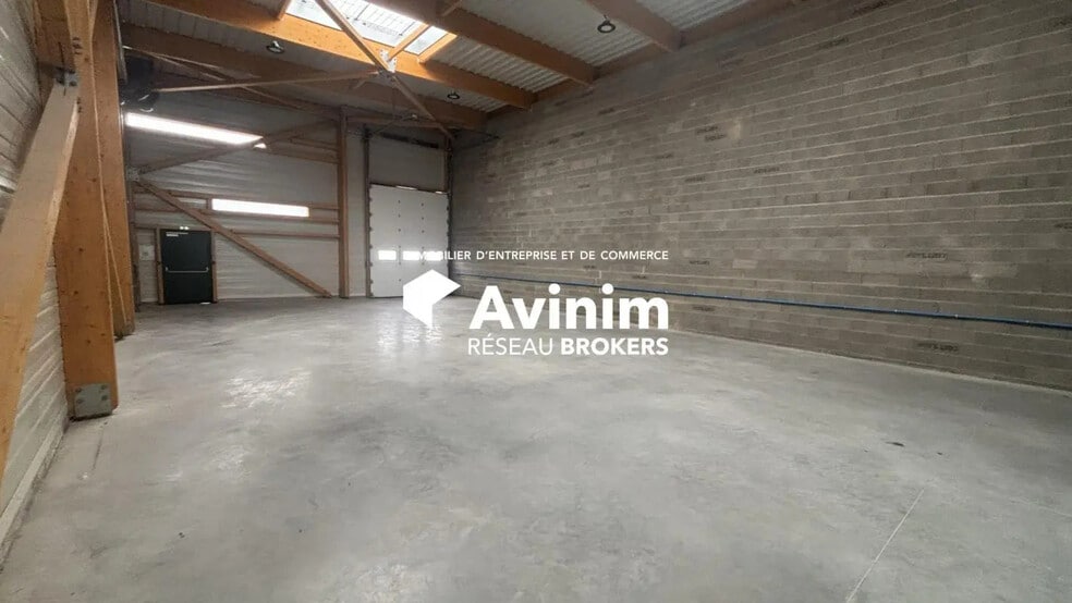 Flex in Le Havre for lease - Interior Photo - Image 2 of 4