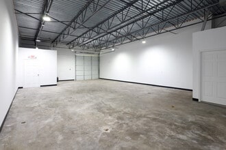 1105 Colorado Ln, Arlington, TX for lease Interior Photo- Image 2 of 10