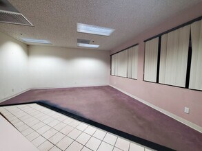 18523 Corwin Rd, Apple Valley, CA for lease Interior Photo- Image 1 of 21