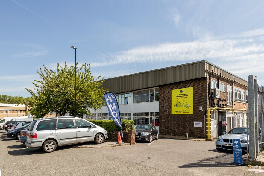 Vulcan Way, Croydon for lease - Building Photo - Image 2 of 40
