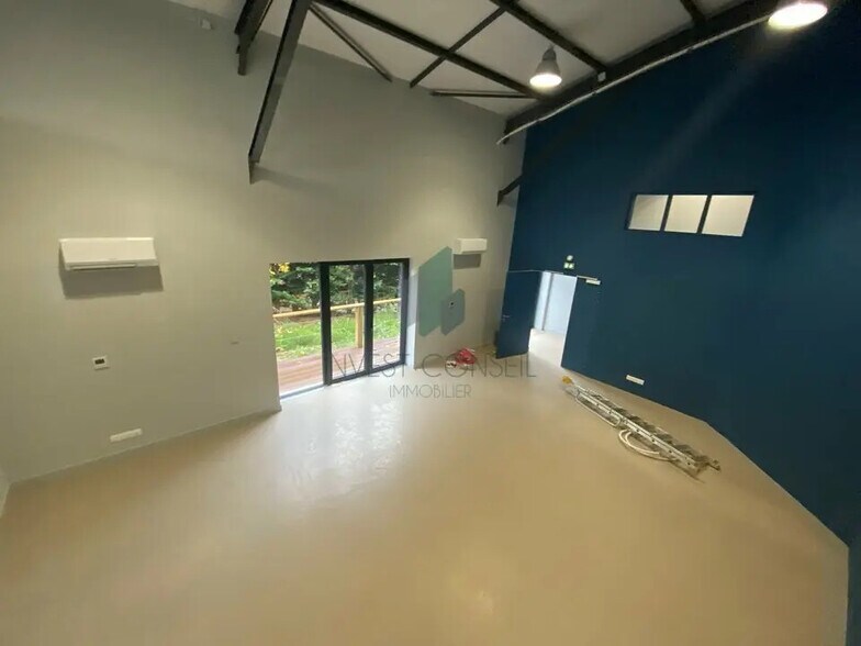 Flex in Montlignon for lease - Building Photo - Image 2 of 9