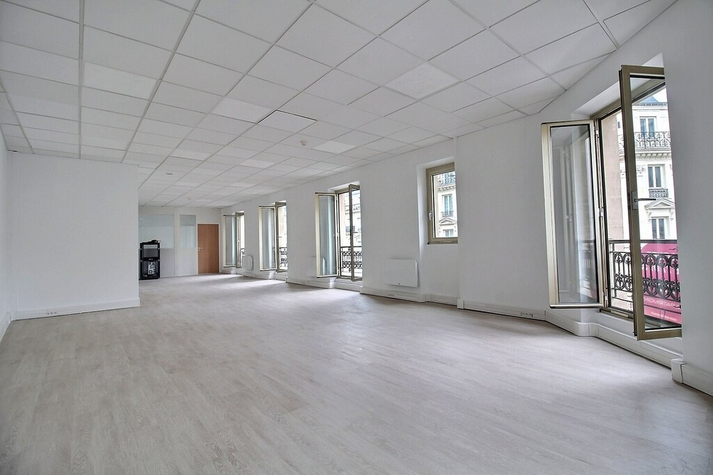 31 Rue De Châteaudun, Paris for lease Interior Photo- Image 1 of 13