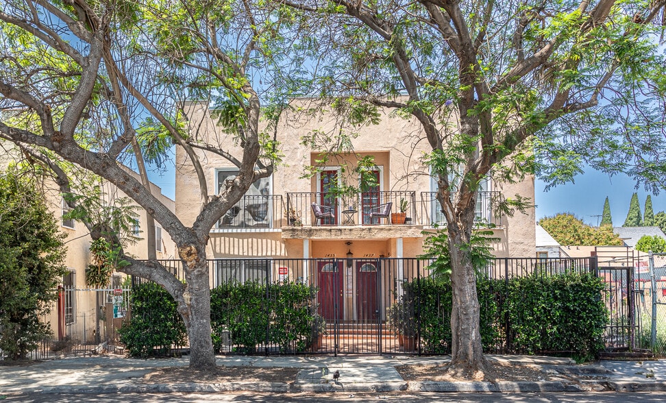 1435-1437 1/2 N Las Palmas Ave, Los Angeles, CA for sale - Building Photo - Image 2 of 18