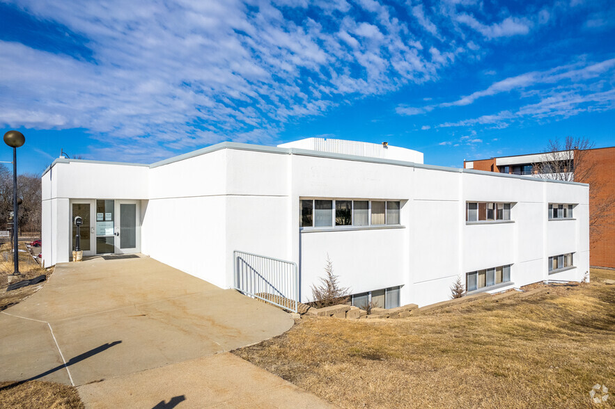 2620 Fleur Dr, Des Moines, IA for lease - Primary Photo - Image 1 of 3