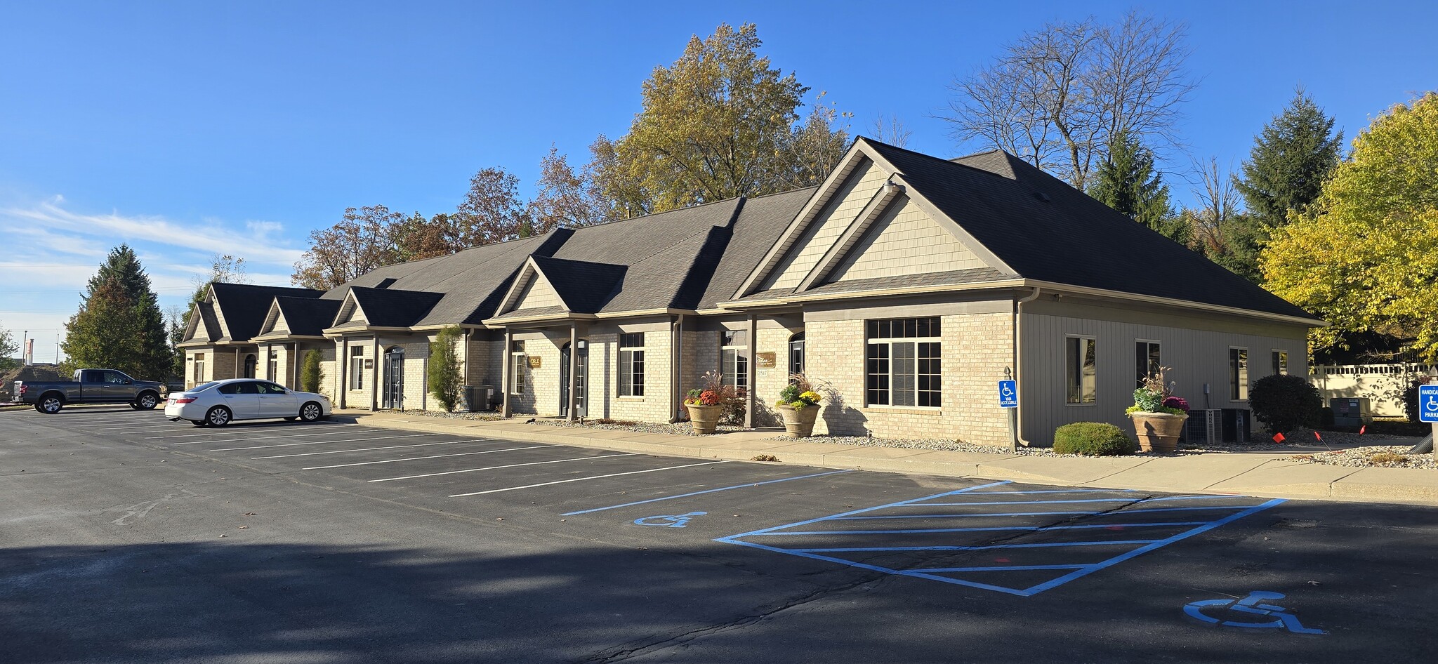2845 E Dupont Rd, Fort Wayne, IN for lease Building Photo- Image 1 of 5