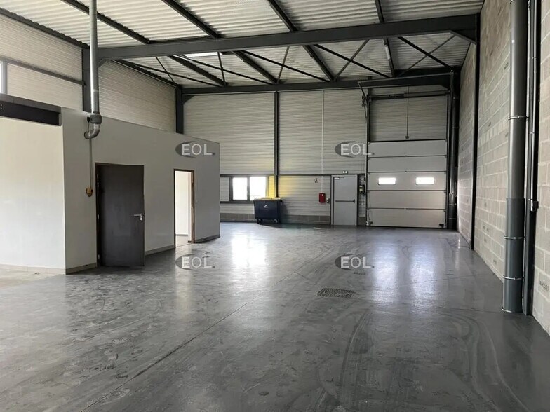 Flex in Dieudonné for lease - Interior Photo - Image 3 of 9