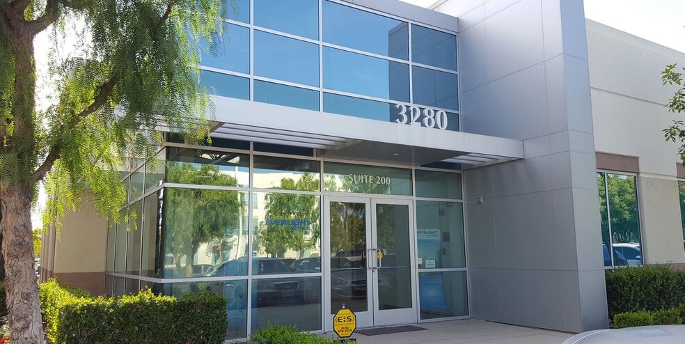 3280 E Guasti Rd, Ontario, CA for lease - Building Photo - Image 1 of 4