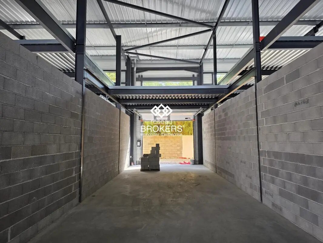 Industrial in Lunel for sale Construction Photo- Image 1 of 4