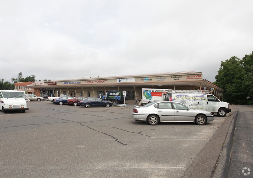 283-307 E Center St, Manchester, CT for lease - Building Photo - Image 2 of 5