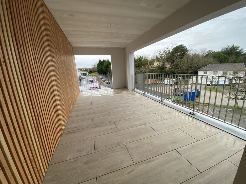 Office in Artigues-près-Bordeaux for lease - Building Photo - Image 2 of 10