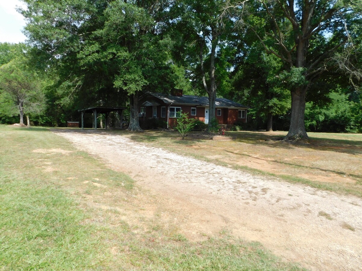 20460 US 52 Hwy S, Albemarle, NC 28001