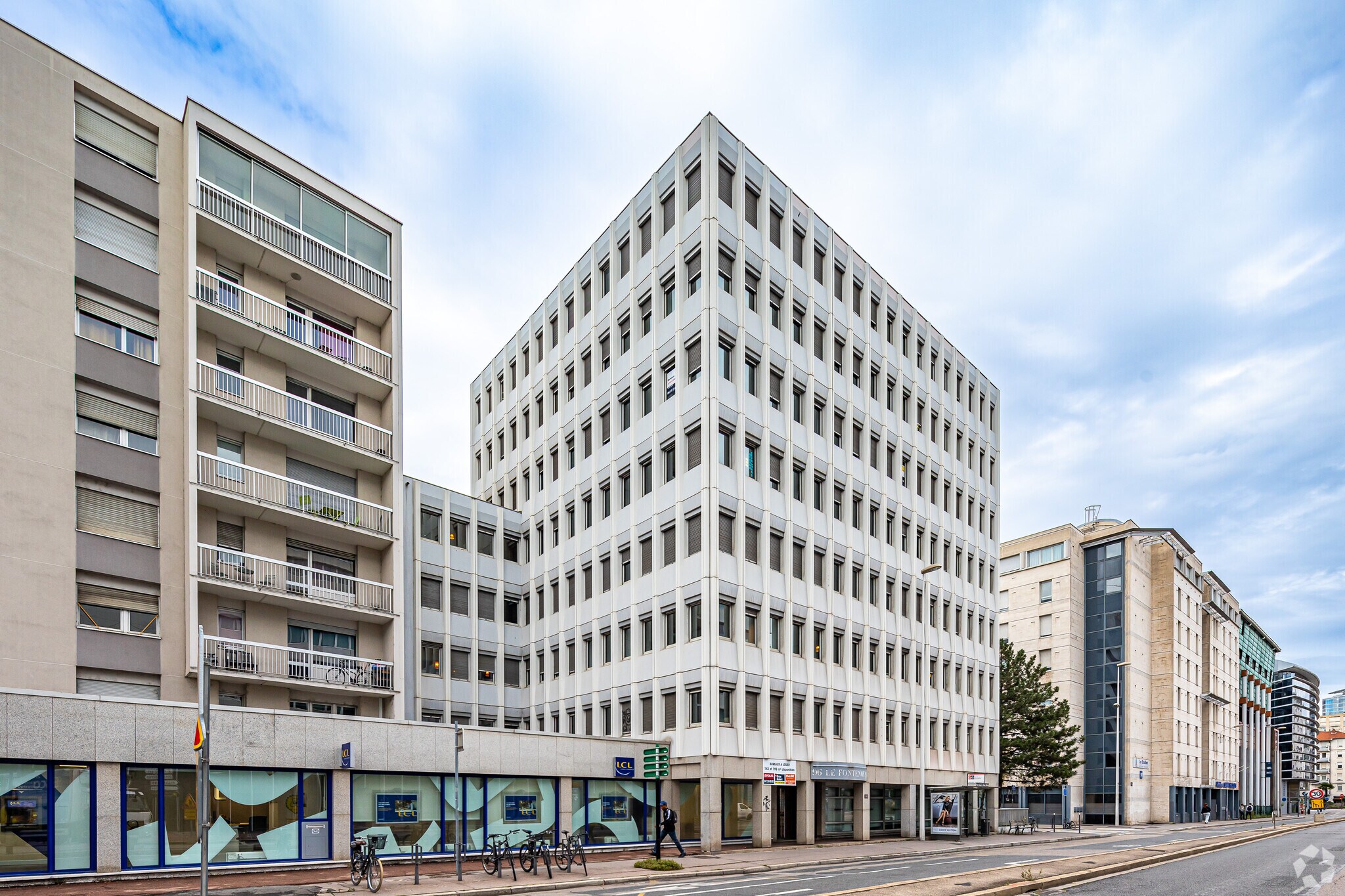 Office in Lyon for lease Primary Photo- Image 1 of 3