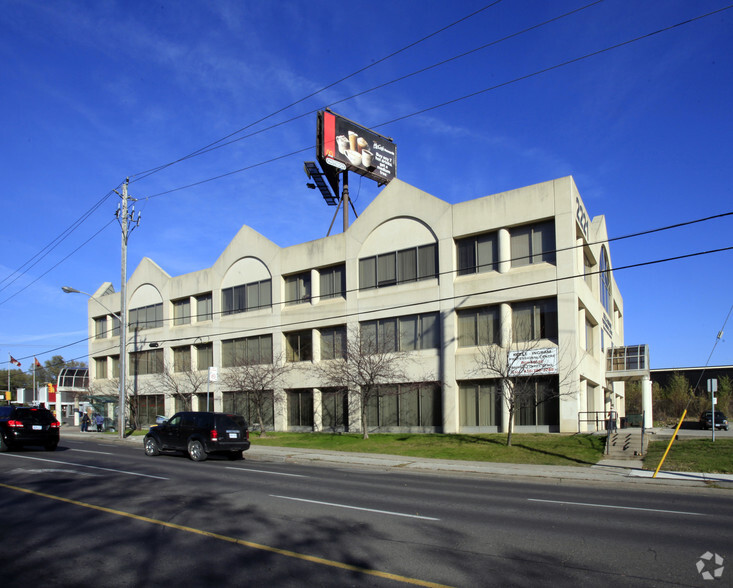 2221 Keele St, Toronto, ON for lease - Building Photo - Image 2 of 4