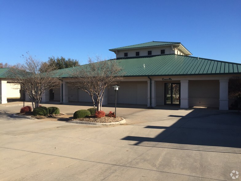 330 Grapevine Hwy, Hurst, TX for sale - Primary Photo - Image 1 of 1