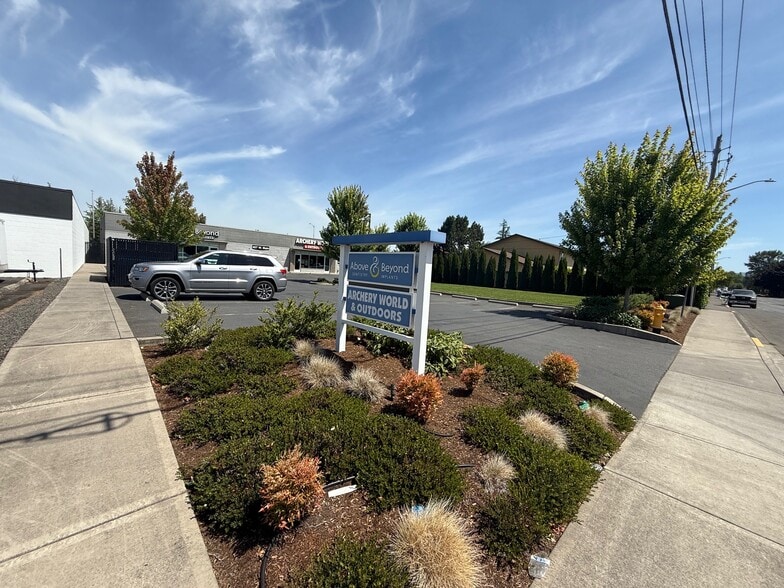 407 W Main St, Battle Ground, WA for lease - Building Photo - Image 2 of 2